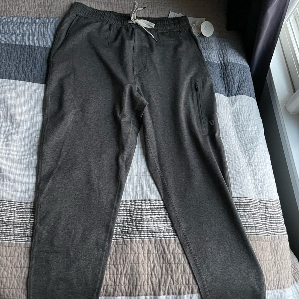 Vuori Gray Sweatpants with Elastic Waistband